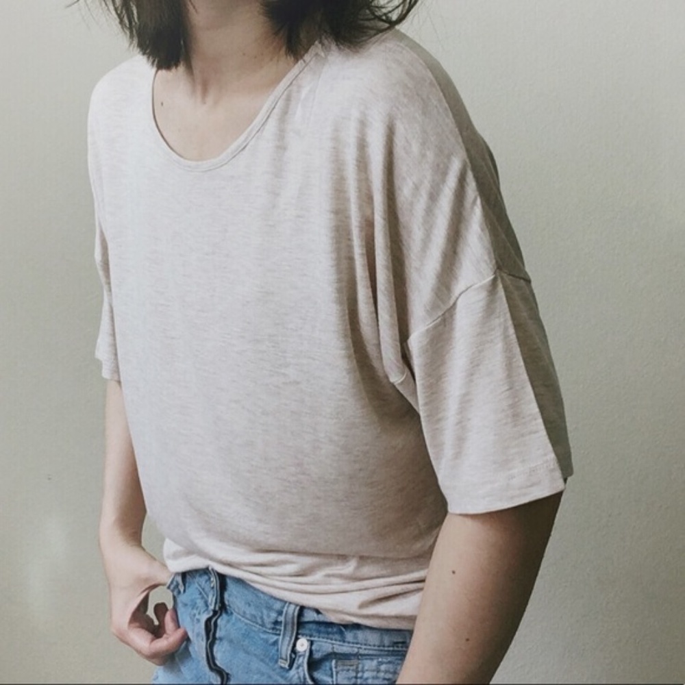 NWT Soft Rayon Scoop neck tee in Heather Beige - Picture 4 of 6